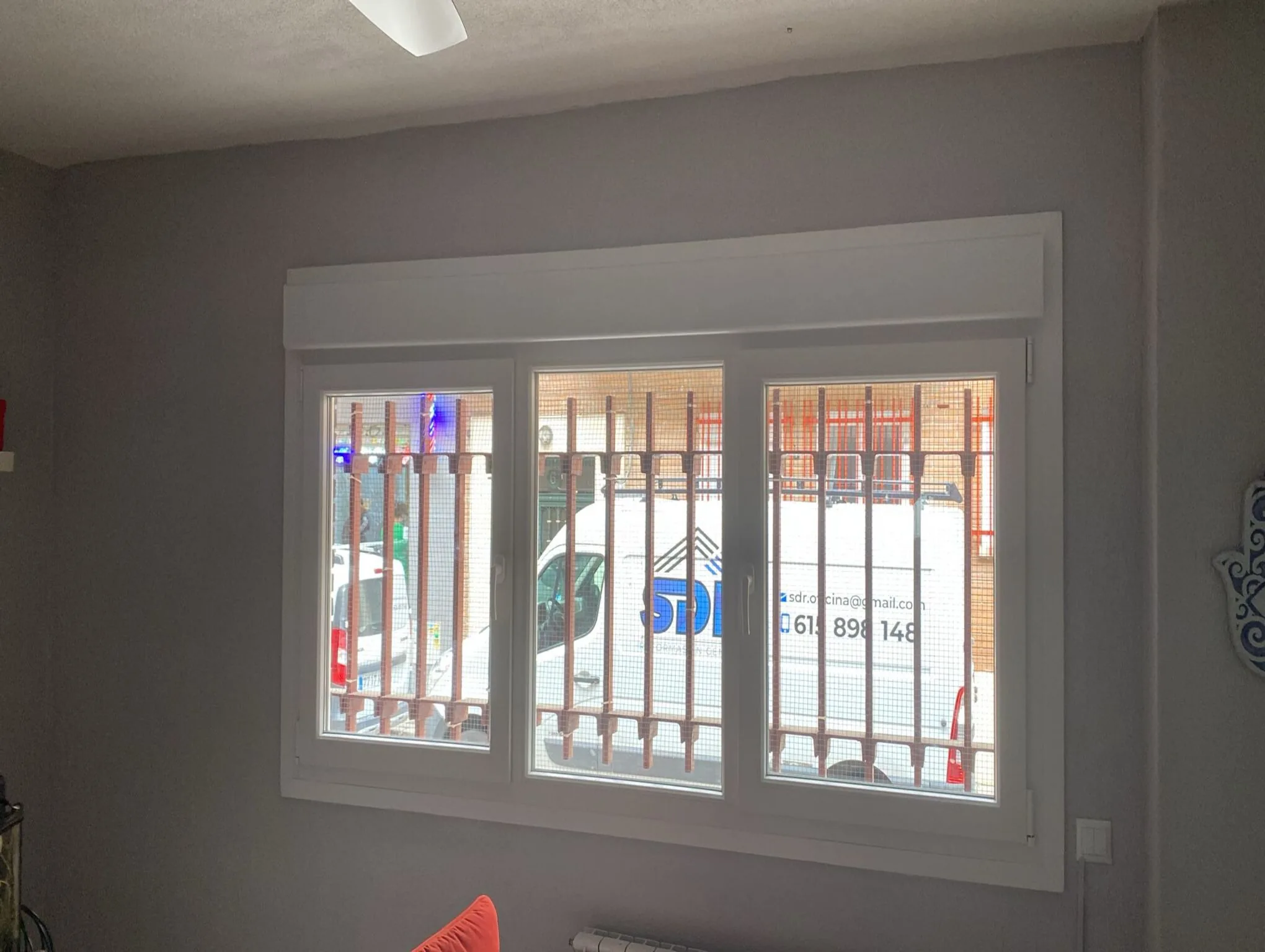 Ventanas y cerramientos para vivienda unifamiliar en Parla - DESPUÉS SALÓN